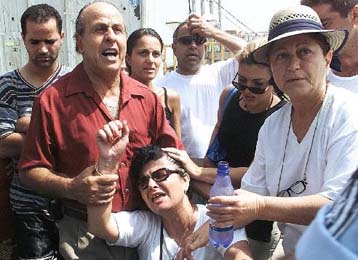 Έτοιμος για εκεχειρία ο Αραφάτ – Απέκλεισε τη Δυτική Όχθη ο ισραηλινός στρατός