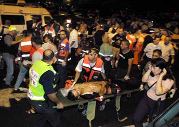 Δεκαοκτώ νεκροί – δεκάδες τραυματίες από παλαιστινιακή επίθεση αυτοκτονίας