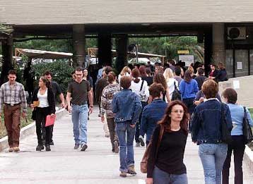 Σε παράταση του διδακτικού έτους προσανατολίζονται οι πρυτάνεις