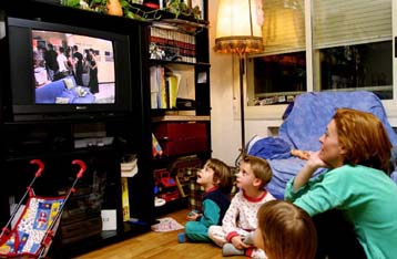 Πρώτοι οι Έλληνες σε τηλεθέαση από Ευρωπαίους, Αμερικανούς και Ιάπωνες