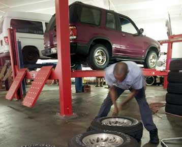 Η Bridgestone ζητά να ελεγχθεί η ασφάλεια του Ford Explorer