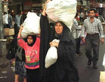 Με κλείσιμο της στρόφιγγας απειλεί εκ νέου το Ιράκ