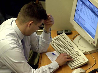 Το σύνδρομο του καρπιαίου σωλήνα «δεν σχετίζεται με τη χρήση υπολογιστή»