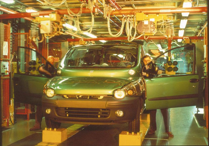 Αναγκαστικές διακοπές για …14.600 εργαζόμενους στη Fiat