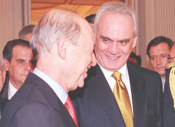 Με κορυφαία κυβερνητικά στελέχη συναντάται ο πρωθυπουργός, πριν από τις διακοπές του