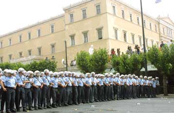 Νομοσχέδιο του υπουργείου Δημόσιας Τάξης θέτει αυστηρά μέτρα για τις συγκεντρώσεις διαμαρτυρίας