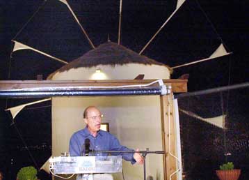 Δεν θα κυβερνήσουν αυτοί που μας παραπέμπουν στο 60, τόνισε από την Πάρο ο Σημίτης