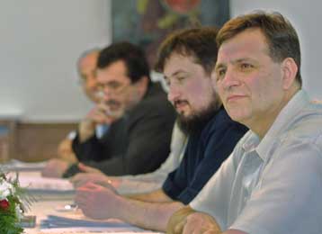 «Αγκάθι» η αλβανική γλώσσα στις συνομιλίες για την εκτόνωση της κρίσης στην ΠΓΔΜ