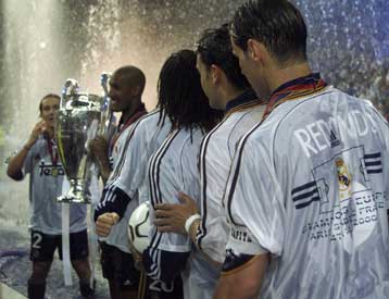 Με τη μικτή κόσμου θα αγωνιστεί η Ρεάλ στην επέτειο των 100 χρόνων από την ίδρυσή της