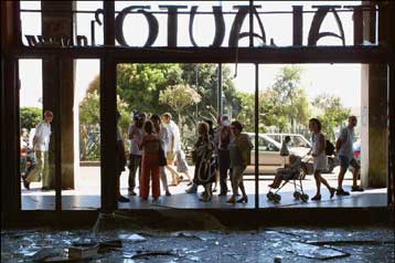 Διαφάνεια για τα γεγονότα της Γένοβας υποσχέθηκε ο Μπερλουσκόνι