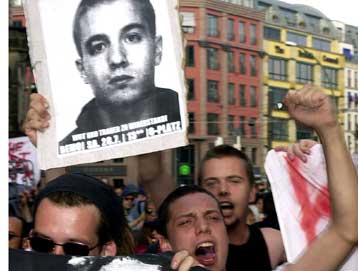 Διεθνής κατακραυγή για τα επεισόδια στη Γένοβα – Διευκρινίσεις θα δώσει ο Μπερλουσκόνι