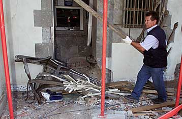 Ισχυρή έκρηξη σε τράπεζα στο κέντρο της Βαρκελώνης