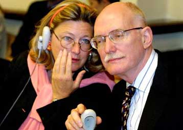 Τη λύπη της για τη στάση των ΗΠΑ στο θέμα των βιολογικών όπλων εκφράζει η ΕΕ