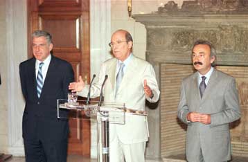 Μεγάλη πρόκληση το Γ ΚΠΣ, λέει ο Κ.Σημίτης – «Αμέριστη συμπαράσταση» στους σεισμοπαθείς