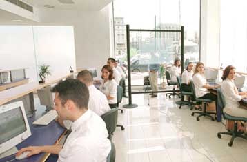 Σε τρεις δόσεις θα χορηγηθούν τα επιδόματα των δημοσίων υπαλλήλων