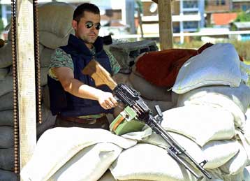 Σε κατάπαυση του πυρός και αποχώρηση από τα χωριά του Τέτοβο προχωρούν οι Αλβανοί αντάρτες