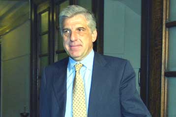 Σε αναμονή ανακοινώσεων για το θέμα της μείωσης των φορολογικών συντελεστών