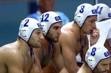 Νίκη στο… φτερό για την Εθνική ανδρών πόλο (8-7 την Ιταλία) – Συντριβή για τις γυναίκες