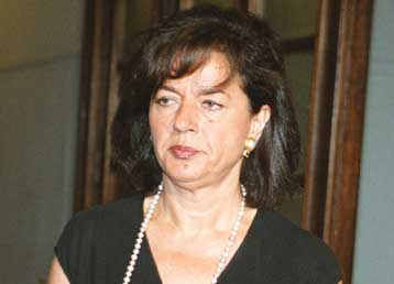 Δεν τίθεται θέμα ηγεσίας στο ΠΑΣΟΚ, δήλωσε η Β.Παπανδρέου εξερχόμενη του Μαξίμου