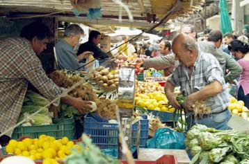 ΧΑΑ και πληθωρισμός επιδεινώνουν τον προϋπολογισμό των νοικοκυριών