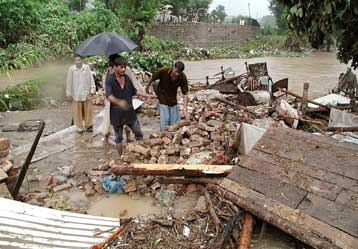 Περισσότεροι από 150 άνθρωποι έχασαν τη ζωή τους από κατολισθήσεις στο Πακιστάν