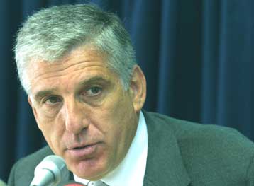 Φραγμός στους προϋπλογισμούς των υπουργείων – Στο 5% έως 6% οι δαπάνες το 2002