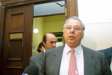 Έλλειψη εμπιστοσύνης δείχνει η πτώση του τζίρου στο ΧΧΑ, λέει ο Έβερτ στους χρηματιστές