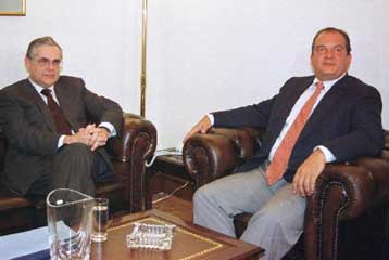 Η Ελλάδα χρειάζεται άλλη πολιτική και άλλη κυβέρνηση, εκτιμά ο Κ.Καραμανλής