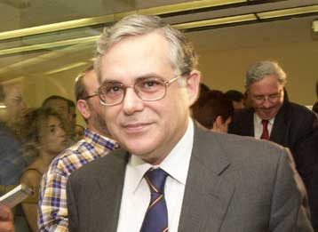 Σε κινητοποίηση για την ευρύτερη διασπορά των ωφελειών της ΟΝΕ κάλεσε ο διοικητής της ΤτΕ