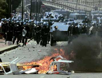 Την ανησυχία της για τα όσα συνέβησαν στη Γένοβα εκφράζει η Διεθνής Αμνηστία