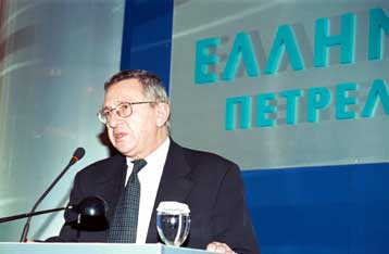 Απεργούν από την Τρίτη οι εργαζόμενοι στα Ελληνικά Πετρέλαια