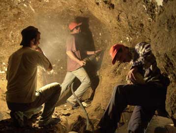 Τουλάχιστον 16 νεκροί από έκρηξη σε ορυχείο στην Κίνα – Αγνοούνται 77 ανθρακωρύχοι