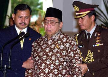 Απέτρεψε με διάταγμα την παραπομπή του ο Ουαχίντ «για να σωθεί η Ινδονησία»