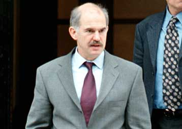 Δεν με απασχολούν τα σενάρια για τη διαδοχή, δηλώνει ο ΥΠΕΞ