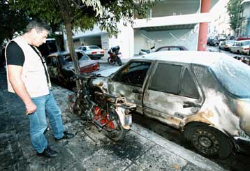 Ιταλικές αντιπροσωπείες αυτοκινήτων και οχήματα ιδιωτικής χρήσης πυρπολήθηκαν από αγνώστους
