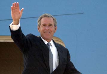 Ικανοποιημένοι με τον πρόεδρο Τζορτζ Ο. Μπους δηλώνουν το 55% των Αμερικανών