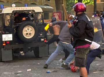 Συγκρούσεις διαδηλωτών και αστυνομίας στη Γένοβα