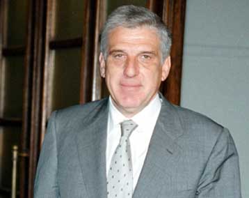 Περιοριστική εισοδηματική και τιμολογιακή πολιτική από τις ΔΕΚΟ το 2002