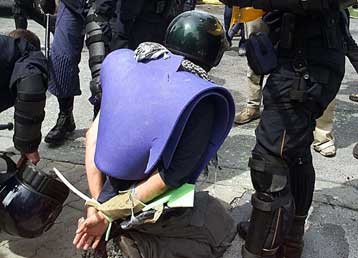 Συνεχίζεται το Σάββατο η σύνοδος της G8 – Έτοιμοι για το δεύτερο γύρο οι διαδηλωτές