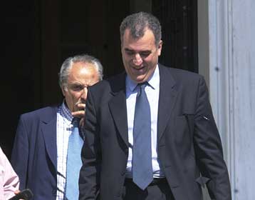 Ο Κ.Σημίτης δεν έχει δεσμεύσεις για τον ανασχηματισμό, λέει ο κυβερνητικός εκπρόσωπος