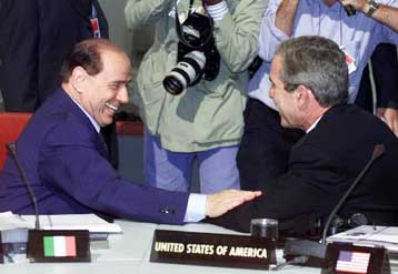 Παραστρατιωτικός πυροβόλησε στο κεφάλι και σκότωσε διαδηλωτή στη Γένοβα