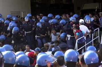 Δεν τους διώξαμε, τους… επαναπατρίσαμε, υποστηρίζει η ιταλική πρεσβεία