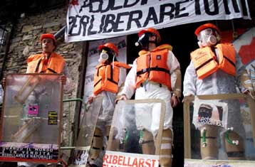 Χιλιάδες διαδηλωτές συρρέουν στην πόλη-φρούριο της Γένοβας