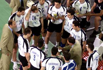 Με μέσο όρο ηλικίας τα 21 χρόνια, η νέα Εθνική βόλεϊ ετοιμάζεται για τους Μεσογειακούς