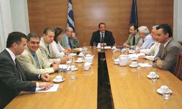 O πρωθυπουργός και η κυβέρνηση είναι όμηροι των κομματικών οργάνων τόνισε ο αρχηγός της ΝΔ