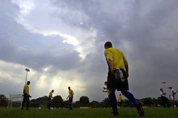 Η Βραζιλία φλέρταρε με την καταστροφή, πριν περάσει στους «οκτώ» του Copa America