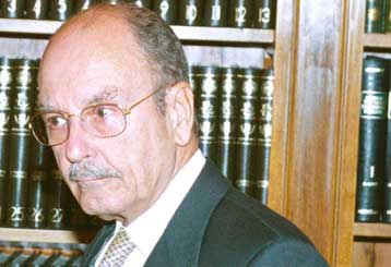 Η Ελλάδα στο πλευρό της Μεγαλονήσου, τονίζει σε δήλωσή του ο Κ.Στεφανόπουλος