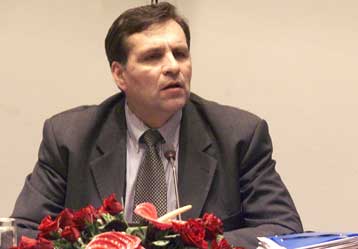 Έτοιμος να παραιτηθεί φέρεται ο Τραϊκόφσκι, εάν η Δύση επιμείνει στην τροποποίηση του Συντάγματος