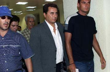 Ένταση στα δικαστήρια για τον αστυνομικό που κατηγορείται για το θάνατο δύο νεαρών