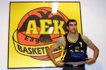 Και επισήμως παίκτης της ΑΕΚ ο Ταπούτος